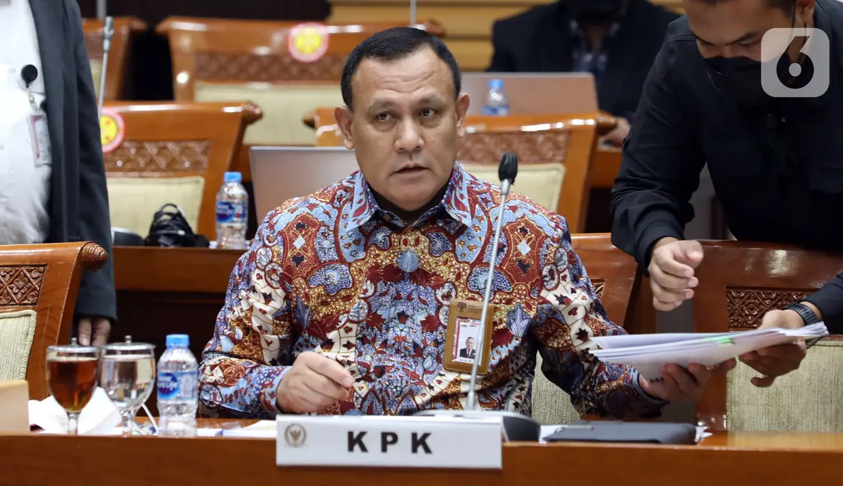 Ketua Komisi Pemberantasan Korupsi (KPK) Firli Bahuri saat mengikuti rapat kerja dengan Komisi III DPR di Jakarta, Rabu (8/6/2022). Rapat yang berlangsung tertutup tersebut membahas RKA K/L Tahun 2023. (Liputan6.com/Angga Yuniar)