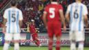 <p>Pemain Timnas Indonesia,&nbsp;Pratama Arhan (tengah), melakukan lemparan bola kedalam&nbsp;saat pertandingan FIFA Matchday 2023 melawan Timnas Argentina di Stadion Utama Gelora Bung Karno, Jakarta, Senin (19/6/2023). (Bola.com/Bagaskara Lazuardi)</p>