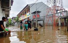 Banjir Cipinang Melayu Capai 170 Cm Akibat Luapan Kali Sunter, Warga Terpaksa Mengungsi