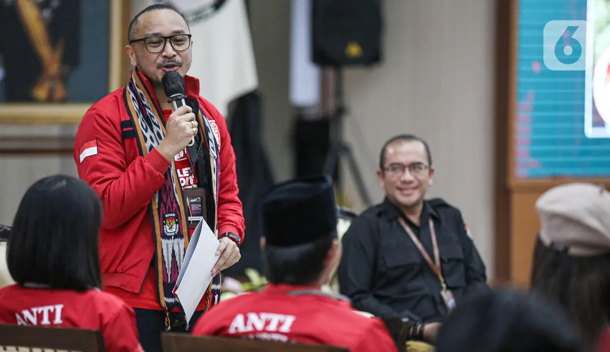 Ketua Umum Partai Solidaritas Indonesia (PSI), Giring Ganesha saat rangkaian pendaftaran Partai Politik Calon Peserta Pemilu 2024 di Gedung KPU, Jakarta, Rabu (10/8/2022). Sejauh ini, 18 partai politik telah mendaftar ke KPU RI sejak hari pertama pendaftaran dibuka yaitu Senin, 1 Agustus 2022. (Liputan6.com/Faizal Fanani)