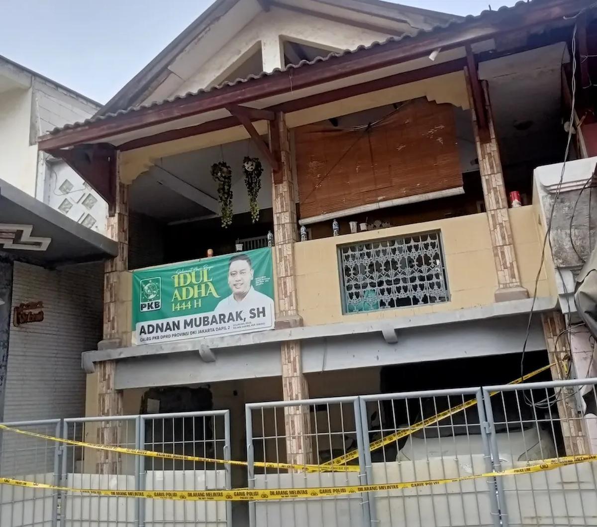 "Ya, kamu bisa bayangkan dia berhari-hari ada di TKP. kamu bukan medis, tapi kamu bisa bayangkan tekanan psikologis seorang ibu seorang istri ada di TKP," kata Iver.<br>