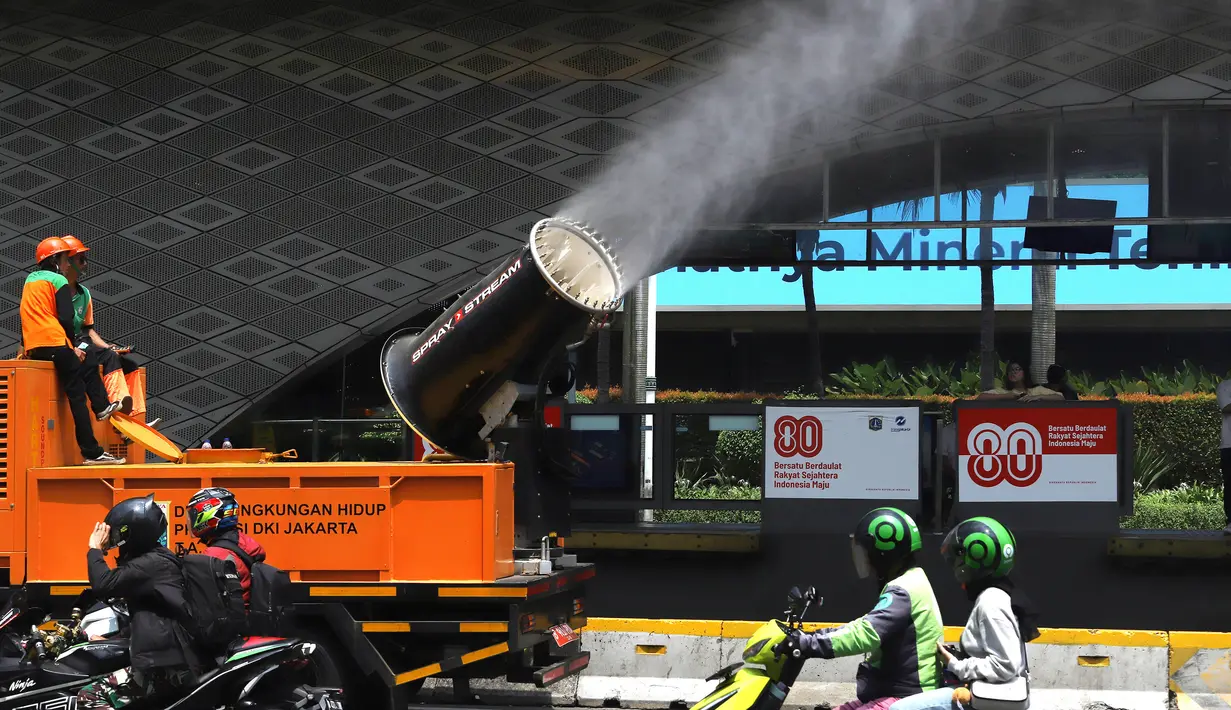 Langkah ini dilakukan sebagai upaya mengurangi tingkat polusi udara yang belakangan kian memburuk di Jakarta. (merdeka.com/Arie Basuki)