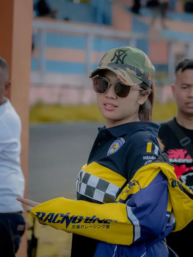 6 Potret Terbaru Raya Kitty Kembali ke Lintasan Balap, Tampil Curi ...