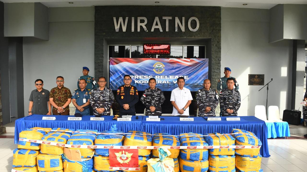 TNI AL-Bea Cukai Gagalkan Penyelundupan 1,4 Ton Sianida Asal Filipina di Pelabuhan Bitung