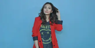 Bintang film dan sinetron Masayu Anastasia hingga kini belum mau mencari pendamping. Terlebih, pernah merasakan gagal dalam berumah tangga. Banyak pertimbangan sebelum akhirnya memutuskan menikah lagi. (Nurwahyunan/Bintang.com)