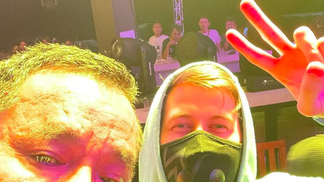 Selfie bareng Alan Walker, Hotman Paris bikin warganet heboh