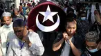 Warga membawa jenazah wanita Muslim yang terbunuh dalam demonstrasi saat upacara pemakamannya di Mandalay, Myanmar, Senin (1/3/2021). Wanita Muslim tersebut tertembak oleh tentara saat ikut demo menentang kudeta militer Myanmar. (AP Photo)