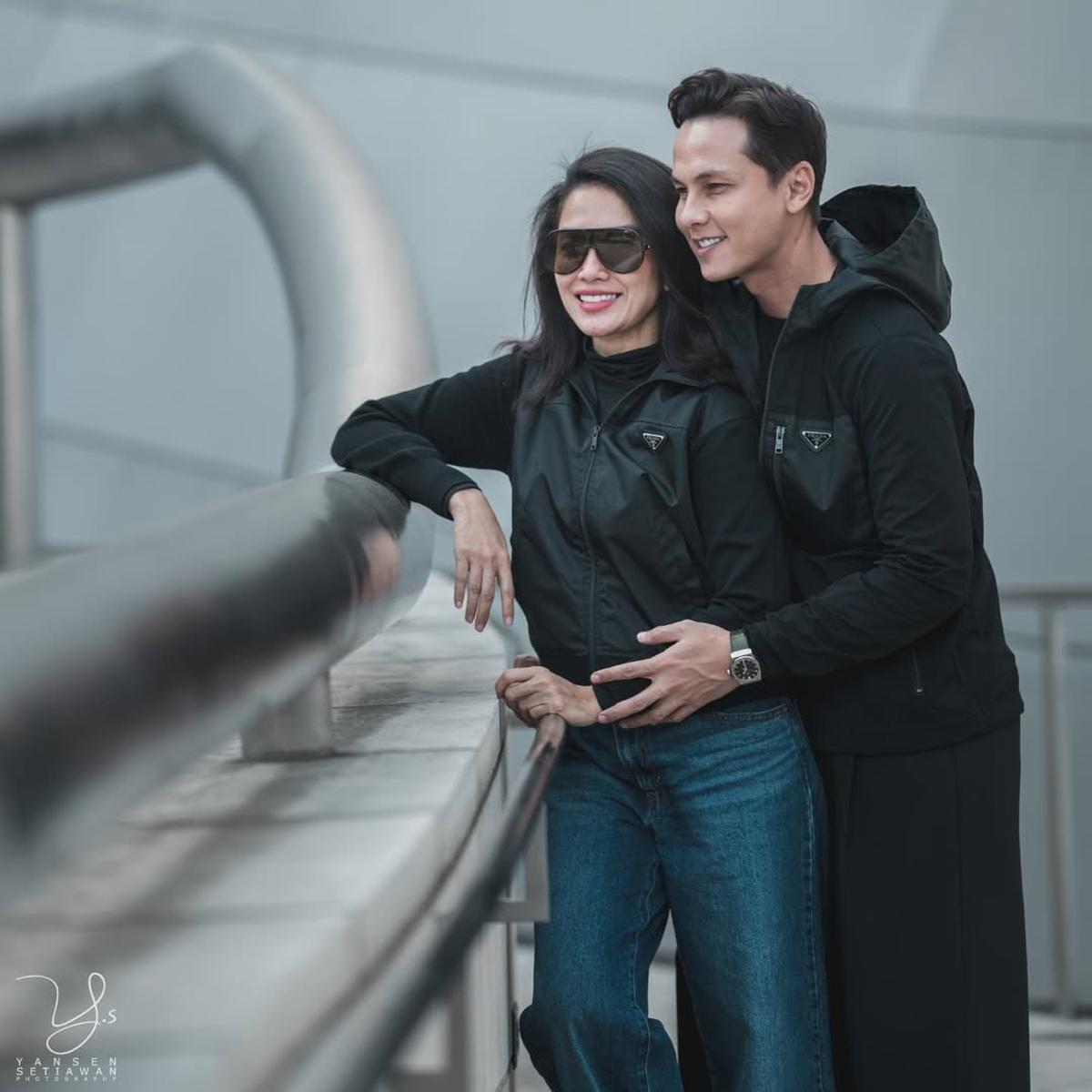 Rayakan Anniversary ke-13, Ussy Sulistiawaty Unggah Momen Mesra dengan Andhika Pratama