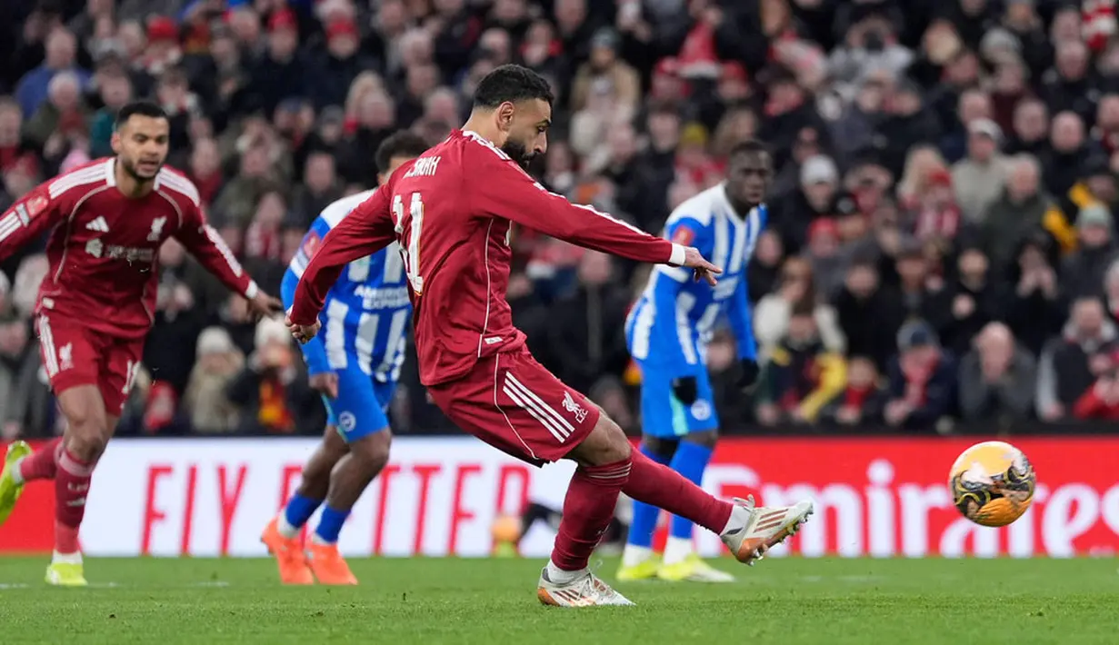 Penampilan Salah menjadi kunci dalam laga kali ini setelah berhasil mencetak satu gol dan satu assist. (AP Photo/PA/Peter Byrne)
