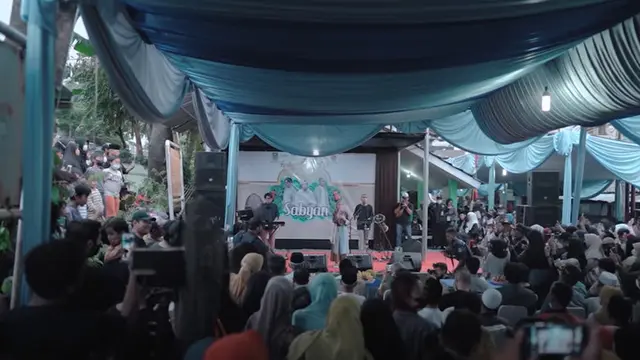 6 Momen Nissa Sabyan Manggung di Hajatan Kampung, Disebut Sepi Job