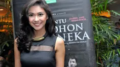 Aktris Nana Mirdad saat ditemui di kawasan Gatot Subroto, Jakarta, Selasa (5/8/14) malam. (Liputan6.com/Panji Diksana)