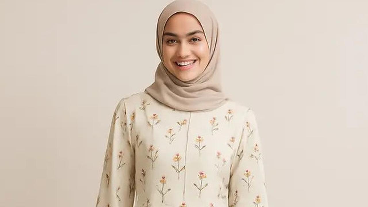 Feminin dan Fashionable, Intip 7 Model Gamis Motif Bunga yang Memikat Hati