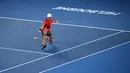 Petenis asal Jepang, Kei Nishikori beraksi saat melawan petenis Swiss, Roger Federer di putaran keempat Austalia Open, Melbourne, Australia (22/1). Federer unggul atas Nishikori dengan skor 6-7, 6-4, 6-1, 4-6, 6-3. (AFP/William West)