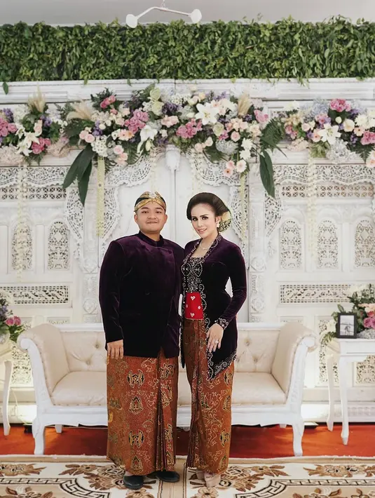 Momo Geisha Gelar Tedak Siten (Instagram/therealmomogeisha)