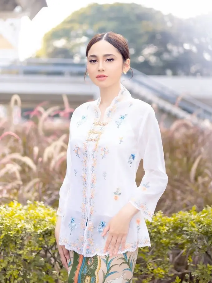 Syifa Hadju saat Hari Kebaya Nasional. [@syifahadju]