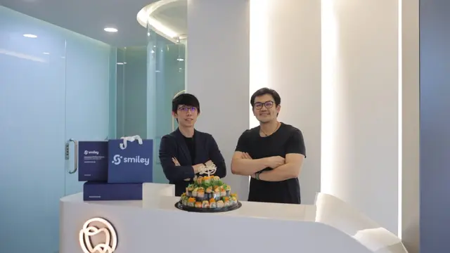 Smiley, clear aligner