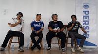 Perwakilan manajemen Persib Bandung dan elemen suporternya dalam kegiatan peringatan hari Sumpah Pemuda. (Bola.com/Erwin Snaz)