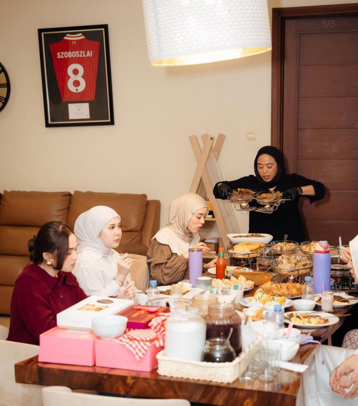 7 Potret Kebersamaan Geng Artis Mamayu Saat Bukber, Tunjukkan Keakraban dan Keseruan