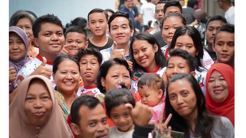 Jadi Calon Wali Kota Solo, Ini 6 Potret Gibran Rakabuming Blusukan ke Masyarakat