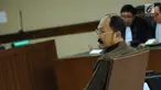 Mantan pengacara Setya Novanto, Fredrich Yunadi saat sidang putusan sela di Pengadilan Tipikor, Jakarta, Senin (5/3). Sidang dugaan merintangi penyidikan dugaan korupsi e-KTP dilanjutkan dengan agenda pemeriksaan saksi. (Liputan6.com/Helmi Fithriansyah)