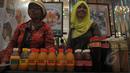 Salah satu peserta pameran menampilkan produk berupa jamu yang telah dikemas menjadi lebih menarik pada Agrinex Expo ke-9 yang digelar di JCC, Jakarta, Sabtu (21/3/2015). (Liputan6.com/Johan Tallo)
