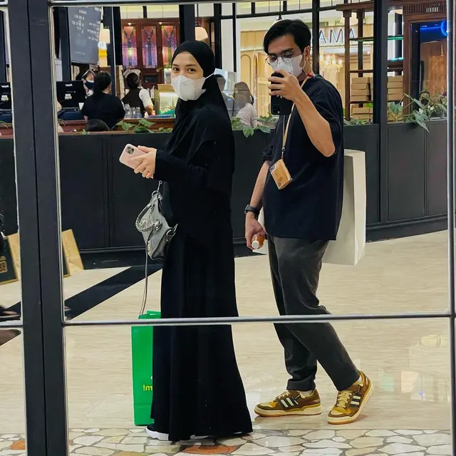 Vakum dari Dunia Hiburan, Ini 6 Potret Terbaru Herfiza Penampilannya Makin Tertutup