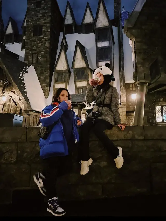 Adu Gaya Kompak Rossa dan Bunga Citra Lestari Liburan Bareng Putra Gantengnya