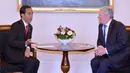 Presiden Jokowi saat bertemu dengan Presiden Jerman Joachim Gauck, Jerman, Senin (18/4). Jokowi berharap Negara Jerman dapat memahami kebijakan Indonesia yang menerapkan hukuman mati bagi terpidana kasus narkoba. (Biro Pers Setpres)