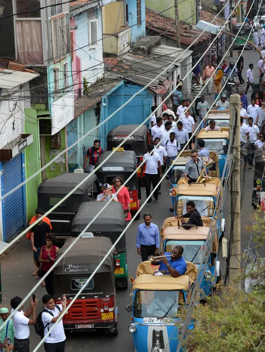 Suasana pertunjukkan musisi jazz AS, Wycliffe Gordon di ibukota Sri Lanka, Kolombo (26/2). Pertunjukkan ini sebagai bagian untuk memperingati 70 tahun kemitraan AS-Sri Lanka. (AFP Photo/Ishara S. Kodikara)