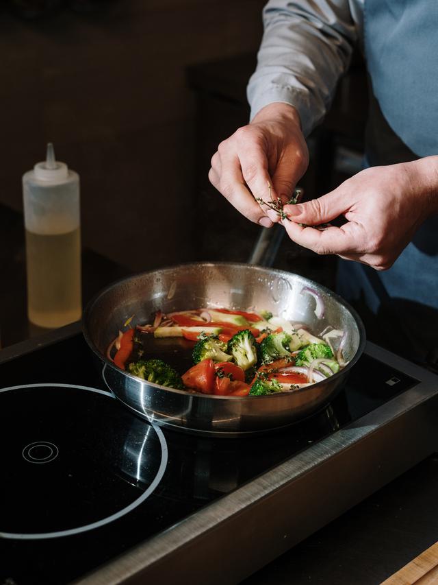 Ilustrasi masak | cottonbro dari Pexels