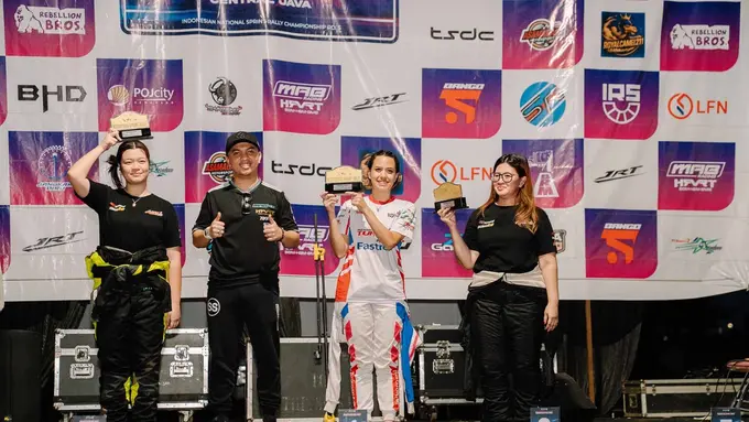Pereli Cantik Diva Zahra Cetak Posisi Tertinggi Kelas Wanita di Kejurnas Sprint Rally 2025