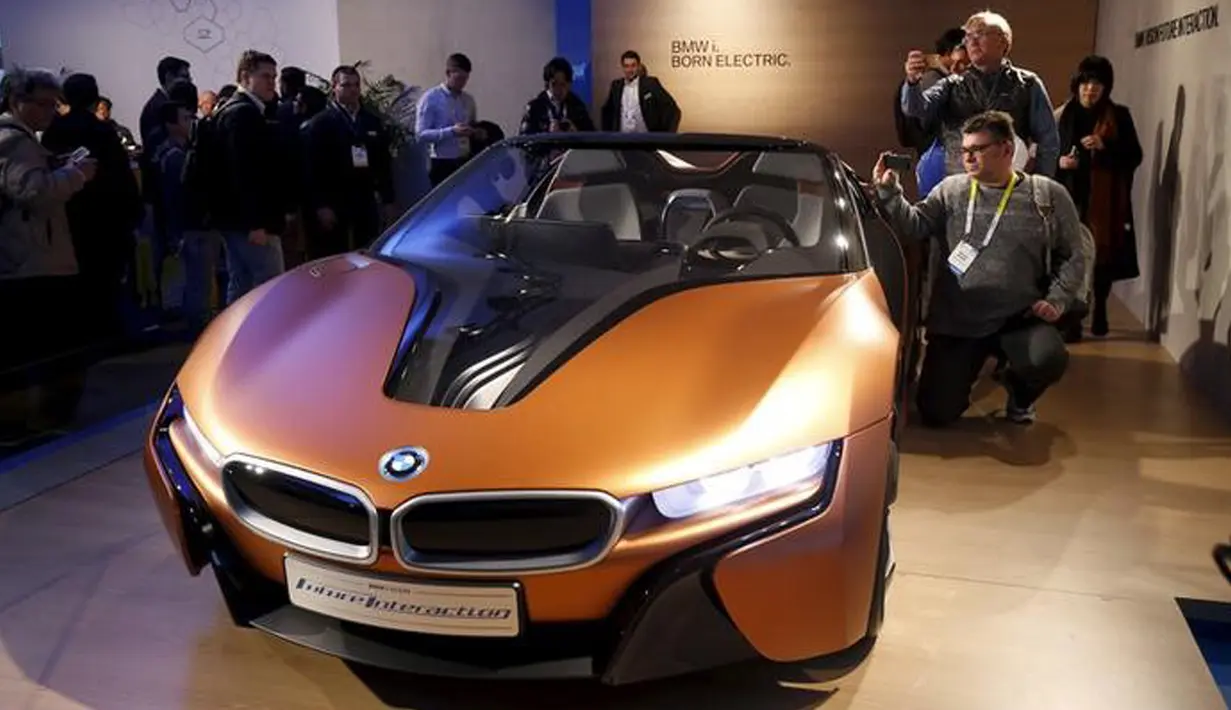 Tampak depan mobil BMW i yang dipamerkan di CES 2016, Las Vegas, Nevada, Januari, (7/1). Mobil ini dijadikan visi mobil masa depan yang akan diproduksi oleh Perusahaan Otomotif Jerman ini. (REUTERS / Steve Marcus)