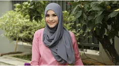 Fashion untuk wanita berhijab adalah bagian yang tidak dapat lagi dipisahkan dari keseharian.