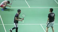 Aksi ganda putera Hendra Setiawan / Mohammad Ahsan pada semifinal Indonesia Open 2019 di Istora Senayan, Jakarta, Sabtu (20/7/2019).

(Bola.com/Peksi Cahyo)