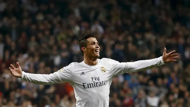 Video highlights La Liga antara Real Madrid melawan Espanyol, Senin (01/02/2016) dini hari WIB. Ronaldo cetak hat-trick pada pertandingan ini, dan tiga gol lainnya dicetak Karim Benzema, James Rodriguez dan bunuh diri dari Duarte.