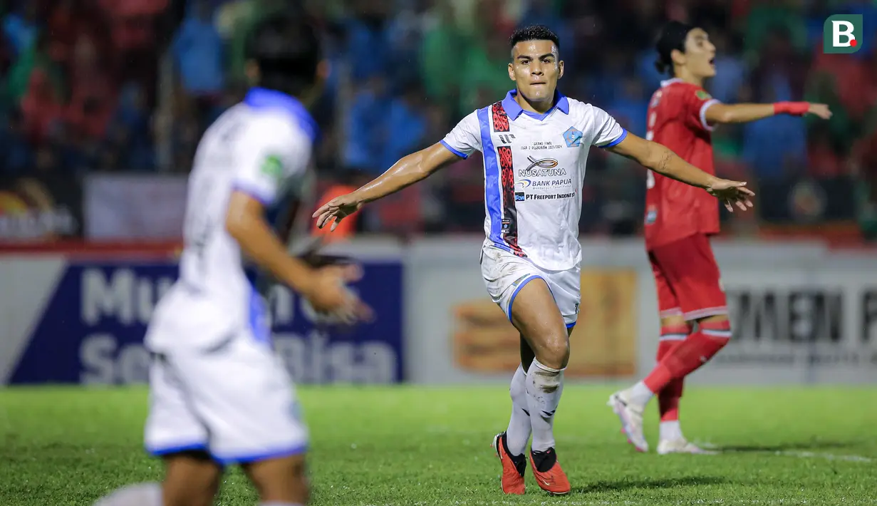 <p>Striker PSBS Biak, Alexsandro Dos Santos Perreira menjadi top scorer Pegadaian Liga 2 2023/2024. (Bola.com/Bagaskara Lazuardi)</p>
