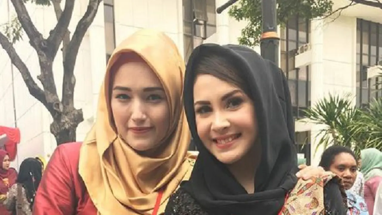 Adelia Wilhelmina dan Arumi Bachsin