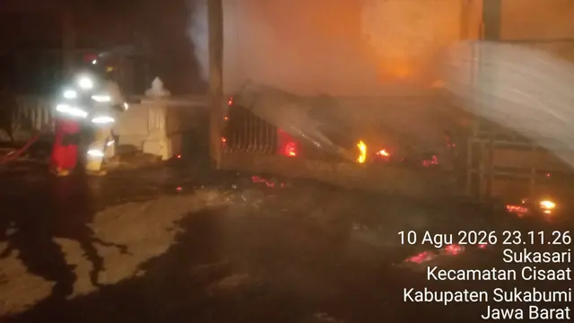 Kebakaran Hanguskan Gudang Tripleks di Sukabumi, Kerugian Capai Rp500 Juta
