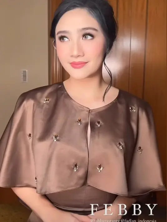 Meski jadi bridesmaid back to back, makeup Febby Rastanty tetap on point hingga malam hari [@febbyrastanty]