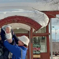 Potret Jessica Mila Menikmati Salju Bersama Kyarra dan Yakup Hasibuan (credit: instagram/jscmila)