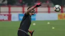Andritany mengalami cedera di bagian wajah ketika memperkuat Timnas Indonesia di PSSI Anniversary Cup 2018. Kini Andritany berpeluang tampil saat Persija melawan Persebaya. (Bola.com/Nick Hanoatubun)