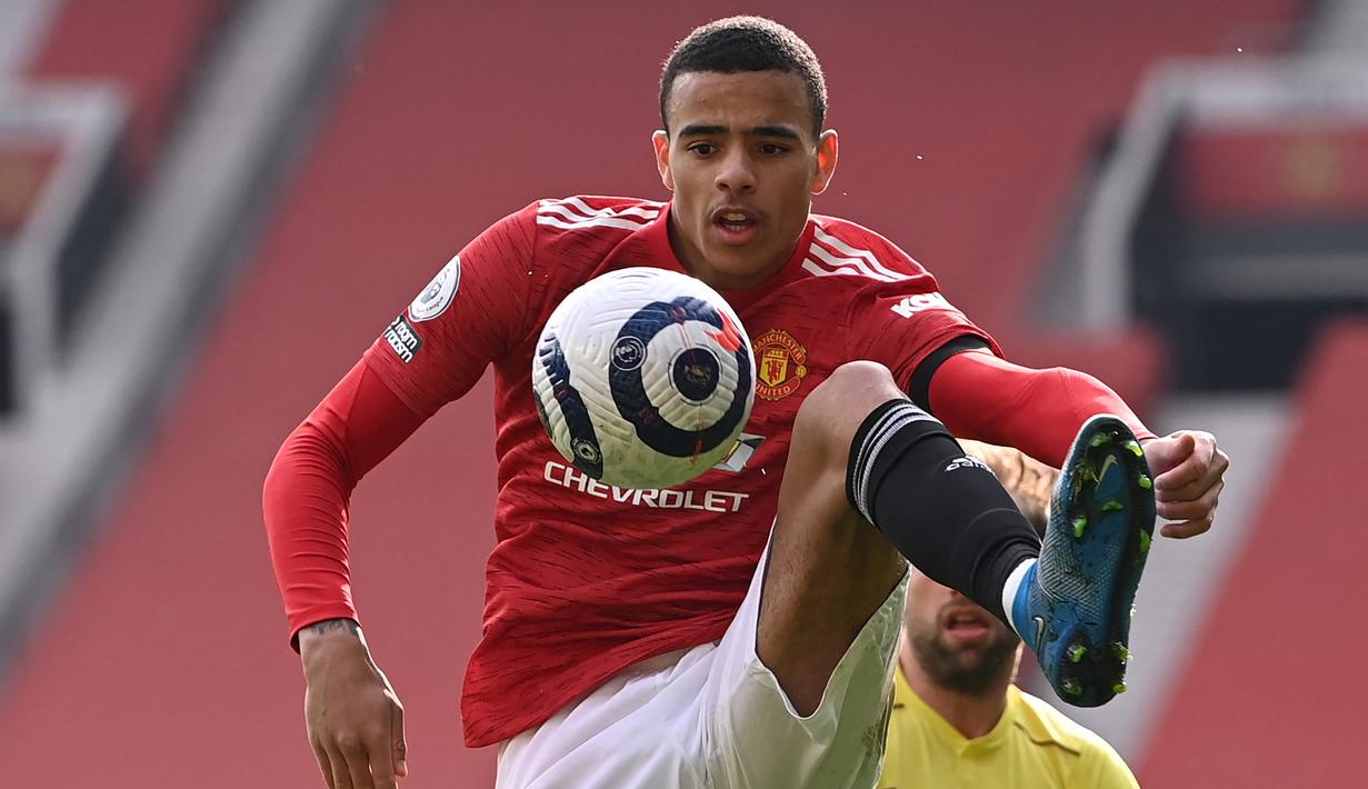 Mason Greenwood. Striker Manchester United berusia 19 tahun ini suskses menyumbang 12 gol di semua ajang kompetisi musim ini hingga membawa timnya menempati posisi runner-up di Premier League. Menurut studi CIES, dirinya bernilai 178 juta euro dan menempati posisi kedua. (AFP/Stu Forster/Pool)