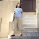 Seiring dengan tren fashion, kulot muncul sebagai siluet yang tepat untuk mengisi ruang formal dan kasual dengan tampilan yang tetap modern. (Foto/dok: UNIQLO)