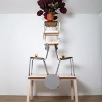 Menyangga lantai dan langit-langit dengan perabotan yang ada. (Via: boredpanda.com)