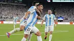 Penyerang Argentina Lautaro Martinez merayakan gol pembuka timnya yang dicetak ke gawang Chile pada matchday kedua Copa America 2024 di Stadion MetLife, New Jersey, Rabu (26/7/2024) pagi WIB. (AP Photo/Julia Nikhinson)