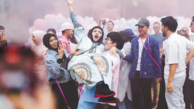 Suasana pesta gender reveal kehamilan Aurel Hermansyah (Foto: Instagram attahalilintar)