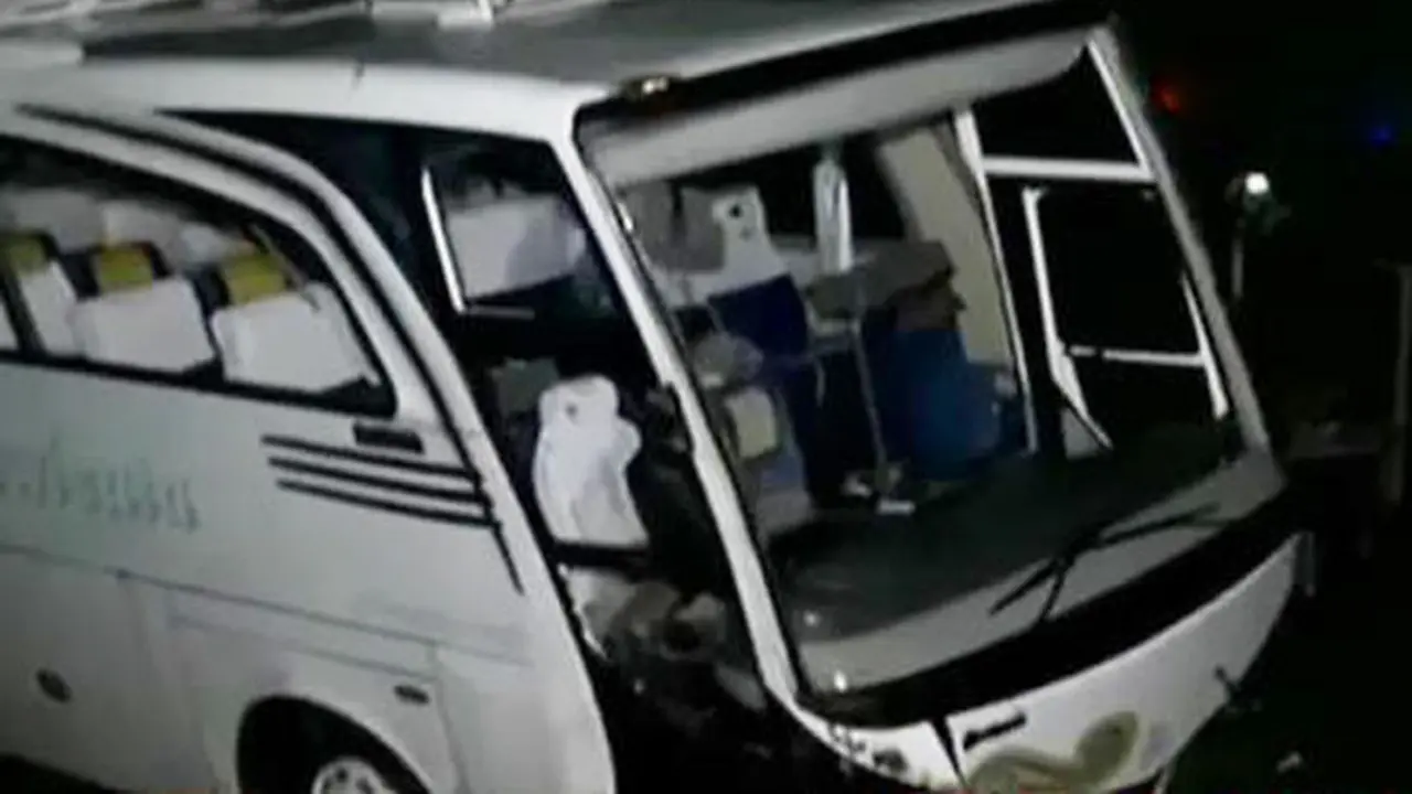 Bus Masuk Jurang