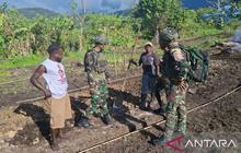 Prajurit Satgas Yonif 521 Siapkan Lahan Pertanian untuk Warga Kobagma, Dukung Ketahanan Pangan Papua Pegunungan