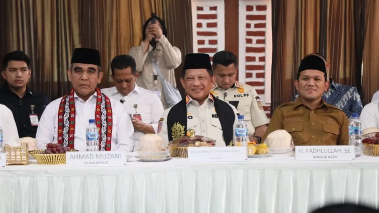 Ketua MPR Ahmad Muzani bersama Mendagri Tito Karnavian mengunjungi Pesantren (Dayah) Mahyal Ulum di Aceh Besar.
