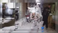 Kisah Kakek Penggendong 100 Kg Tepung Demi Hidupi Keluarganya